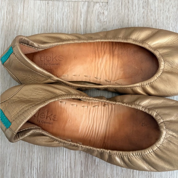 Tieks by Gavrieli metallic gold leather foldable ballet flat 9 - Picture 2 of 4